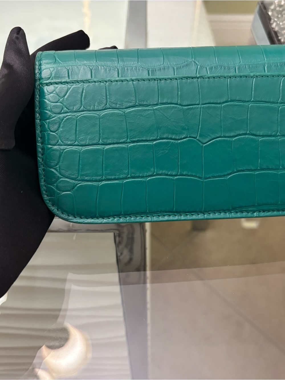 Authentic Balenciaga Gossip Wallet on Chain (WOC) in Jade green - Picture 15 of 15